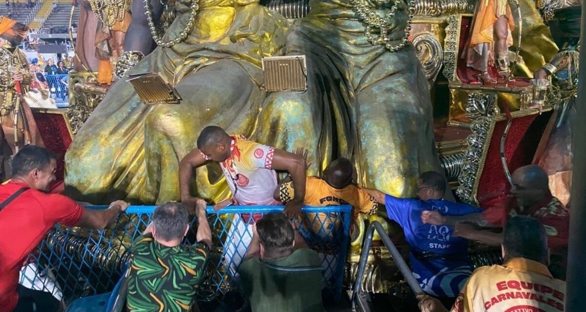 Una carroza perdió el control y aplastó a tres personas