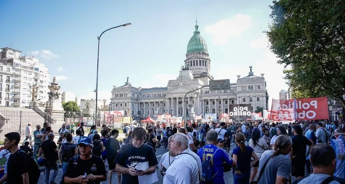 El Gobierno prorrogó las sesiones extraordinarias y suma el debate del financiamiento universitario