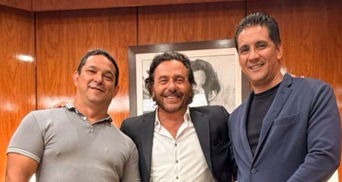 Incorporó dos diputados a su bloque