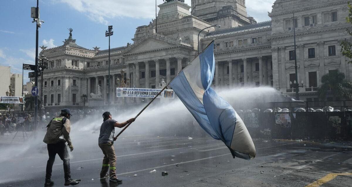 Liberaron a 54 detenidos por los disturbios en la marcha contra la reforma laboral