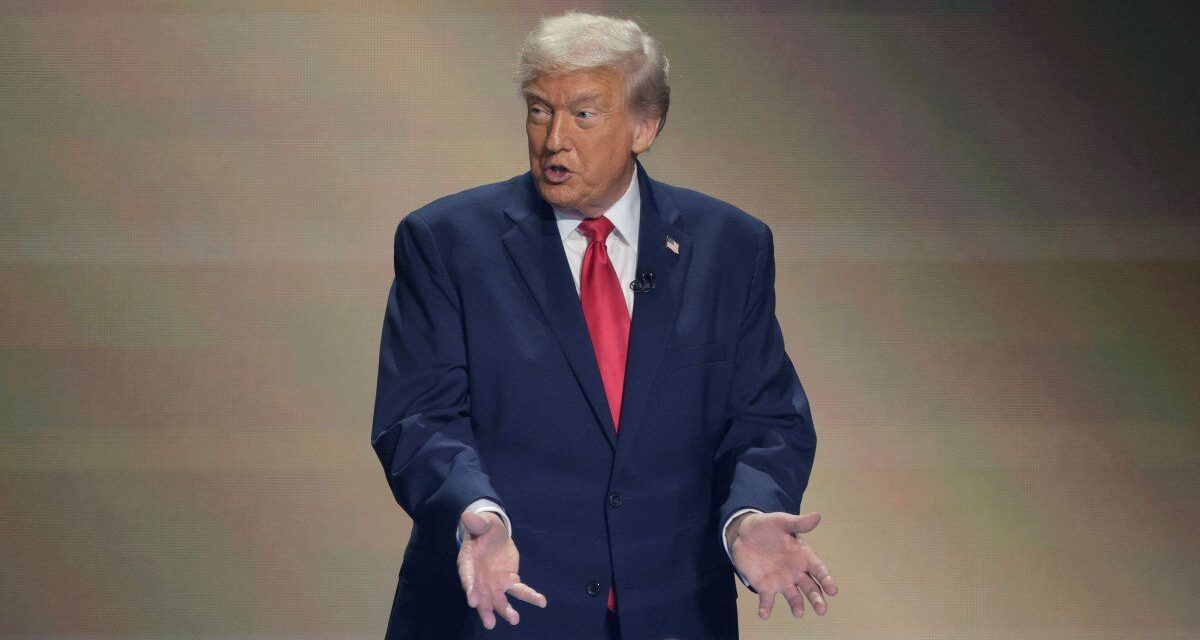 Donald Trump dijo que negocia con altos mandos cubanos y volvió a calificar a la isla como nación fallida