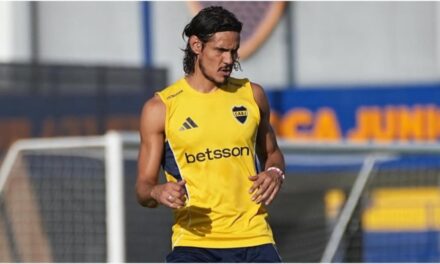 Edinson Cavani no presentó problemas en Boca y podría llegar al duelo con Vélez