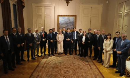 El Gobierno habilitó anticipos por hasta $400.000 millones a 12 provincias y busca sostener el vínculo con los gobernadores