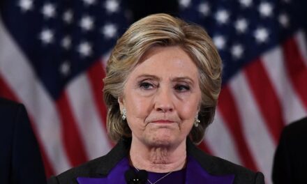 Hillary Clinton acusó a Donald Trump de ocultar información de los archivos del Caso Epstein