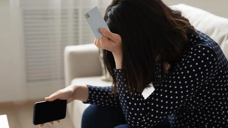 Le vaciaron el celular y le sacaron $23 millones en minutos