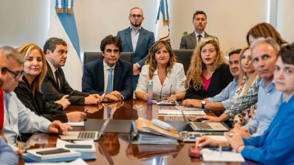 El Gobierno y los gremios docentes volvieron a sentarse en paritaria y hubo propuesta salarial