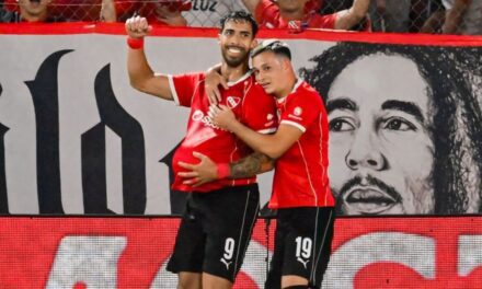 Independiente volvió al triunfo: derrotó 2-0 a Lanús, le quitó el invicto y escaló hasta la cima del Torneo Apertura