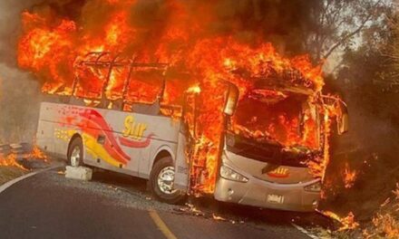 Ataques en las calles y caos en el aeropuerto de Guadalajara