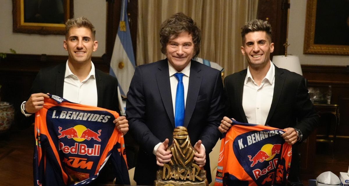 Javier Milei recibió al piloto argentino Luciano Benavides tras su consagración en el Rally Dakar