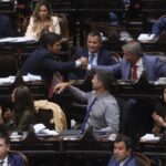 LLA primerea a la oposición para blindar a Manuel Adorni