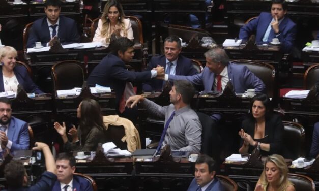 LLA primerea a la oposición para blindar a Manuel Adorni