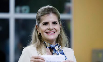 Quién es Laura Fernández, la Bukele de Costa Rica que arrasó en las elecciones