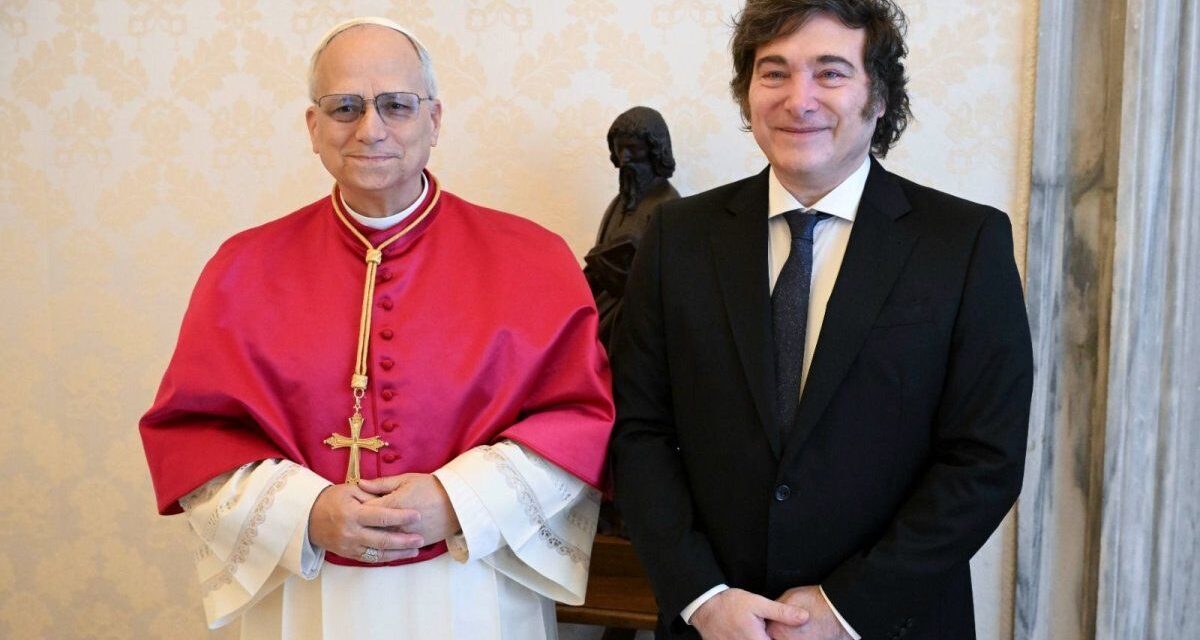 Javier Milei invitó formalmente al papa León XIV a la Argentina