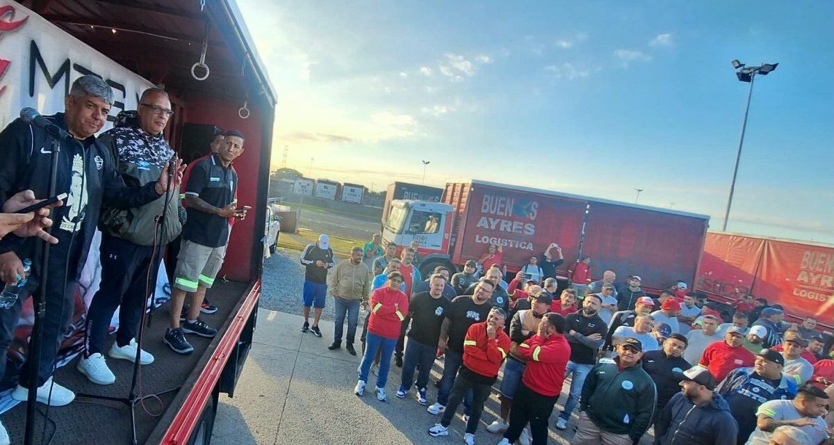 Camioneros activó un paro por tiempo indeterminado y vuelve a tensar el frente sindical