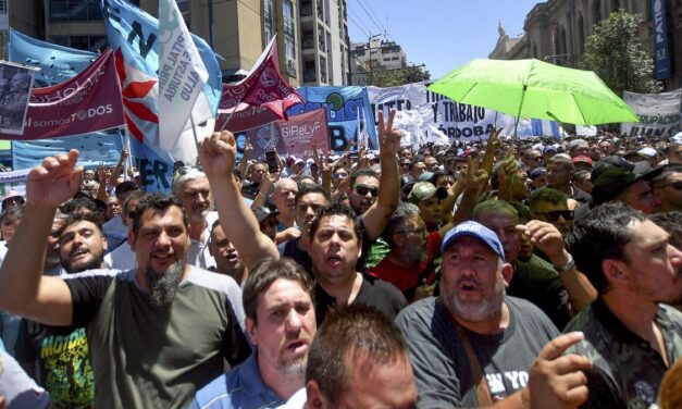 Agosto arranca con alta conflictividad social para el Gobierno con paro docente y movilizaciones