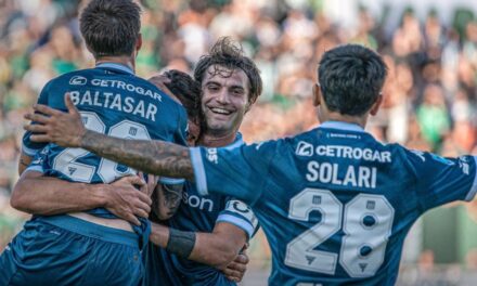 Racing la pasaba mal ante Banfield, pero acertó dos golpes de nocaut y se fue feliz