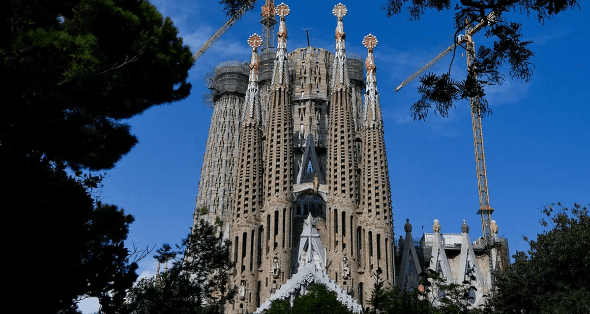 La Sagrada Familia alcanzó los 172,5 metros y se convirtió en la iglesia más alta del planeta