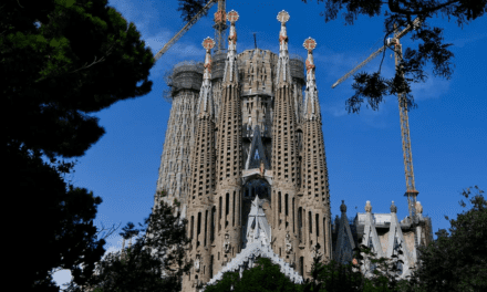 La Sagrada Familia alcanzó los 172,5 metros y se convirtió en la iglesia más alta del planeta