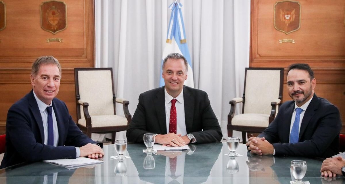 Manuel Adorni y Diego Santilli se reunieron con otro gobernador aliado tras desactivar la cumbre