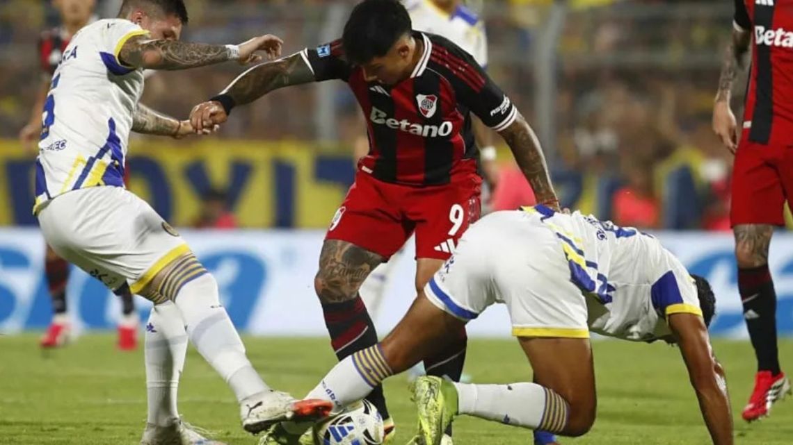 Sebastián Driussi se lesionó otra vez y será baja en River por al menos tres semanas