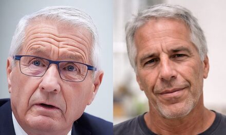 Un exprimer ministro de Noruega fue hospitalizado en medio del escándalo por su vínculo con Jeffrey Epstein