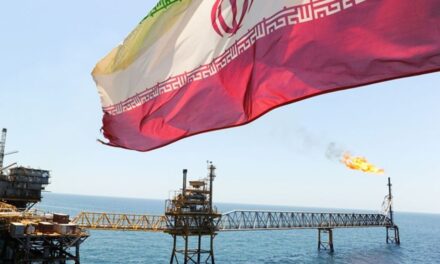 Medios iraníes afirman que el Estrecho de Ormuz está casi cerrado, mientras que EEUU llama a evitar el Golfo