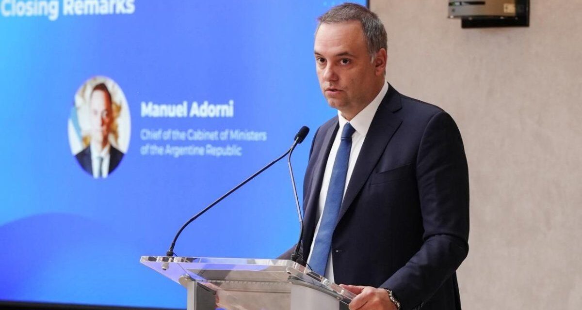 Manuel Adorni, lo acusan de incumplir la Constitución por no brindar su informe de gestión