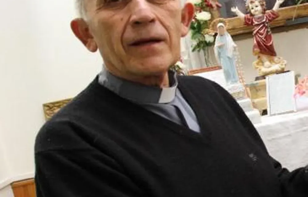 Preocupación por el Padre Paquito: Está internado y en observación