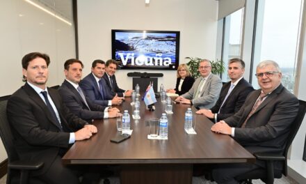 Orrego negocia en Canadá un acuerdo estratégico para impulsar el proyecto Vicuña