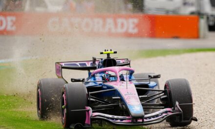 Franco Colapinto largará 16° el GP de Australia, donde Max Verstappen sufrió un choque impensado en Q1 y Mercedes hizo el 1-2
