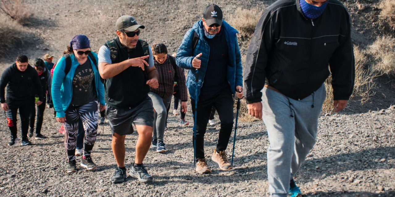 Aventura y bienestar: Invitan a subir el Cerro Barboza y cerrar con una clase de yoga