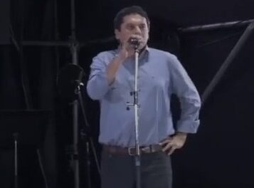 Insólito: Juan Atámpiz habló solo 17 segundos en la fiesta departamental y rompió su propio récord (video)