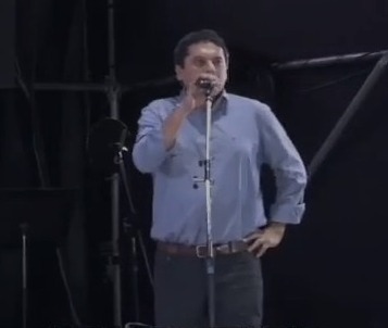 Insólito: Juan Atámpiz habló solo 17 segundos en la fiesta departamental y rompió su propio récord (video)