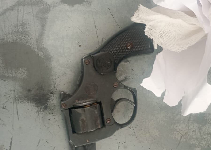 Pocito: Detienen a un joven con un arma ilegal en una plazoleta