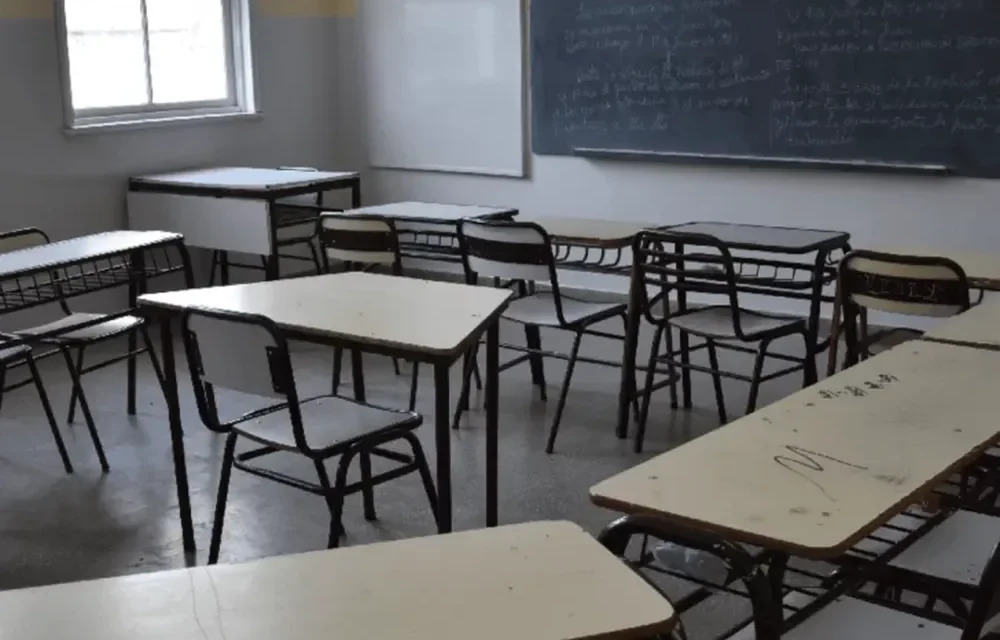 Padres evalúan un amparo judicial para garantizar las clases ante el paro docente