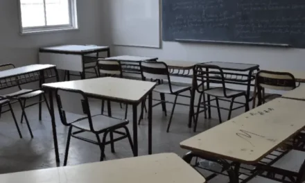 Padres evalúan un amparo judicial para garantizar las clases ante el paro docente