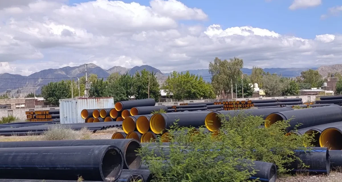 Escándalo en el Acueducto: Informe técnico asegura que los caños no son aptos para agua potable y apunta a un millonario perjuicio
