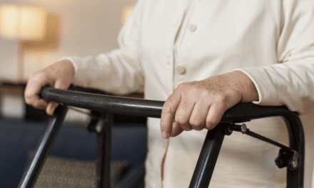 Un empresario y un dirigente social se unieron para lanzar una plataforma de cuidado de adultos mayores