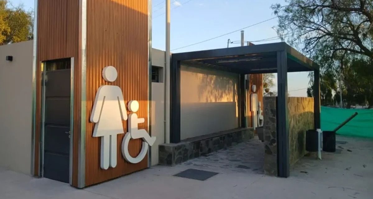 Indignación en Vallecito: Vandalizaron los baños recién inaugurados en la Difunta Correa