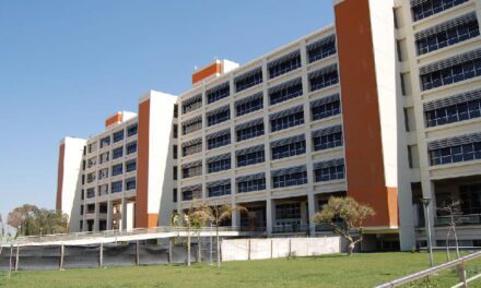 Úlitmo momento: Fuerte operativo policial en el Centro Cívico por un supuesto hallazgo en un baño