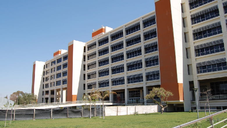 Úlitmo momento: Fuerte operativo policial en el Centro Cívico por un supuesto hallazgo en un baño