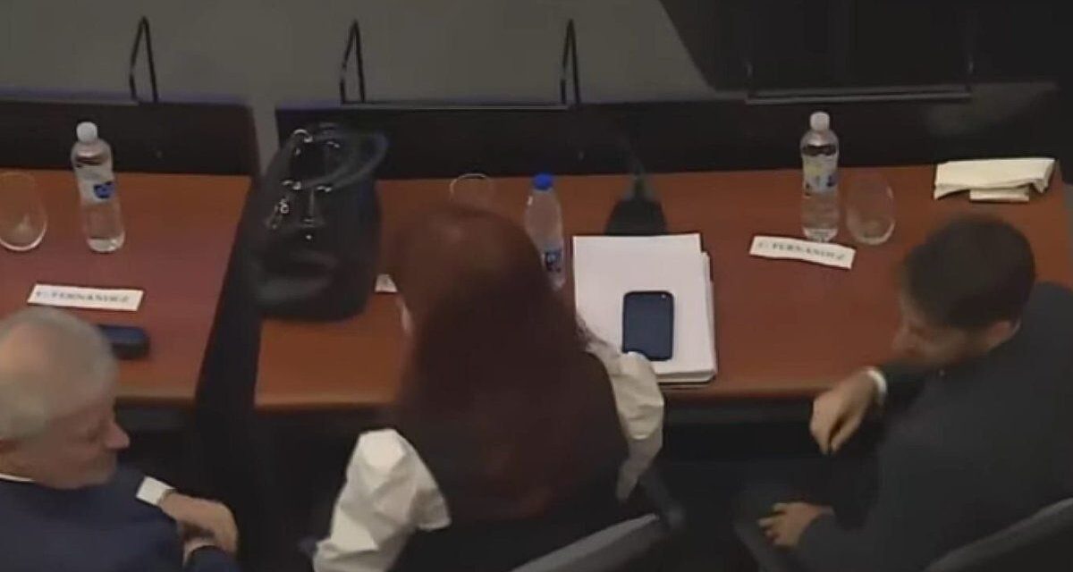 Cristina Kirchner denunció prácticas absolutamente mafiosas en el manejo de la causa Cuadernos