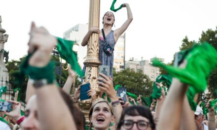 Paros docentes, marchas del 8M y protestas contra el Gobierno