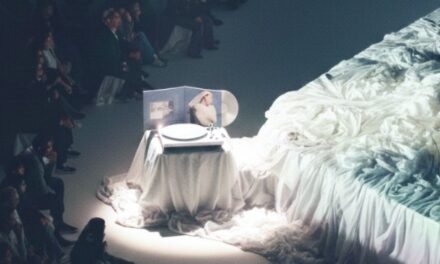 “A oscuras, pero con el alma girando en vinilo”