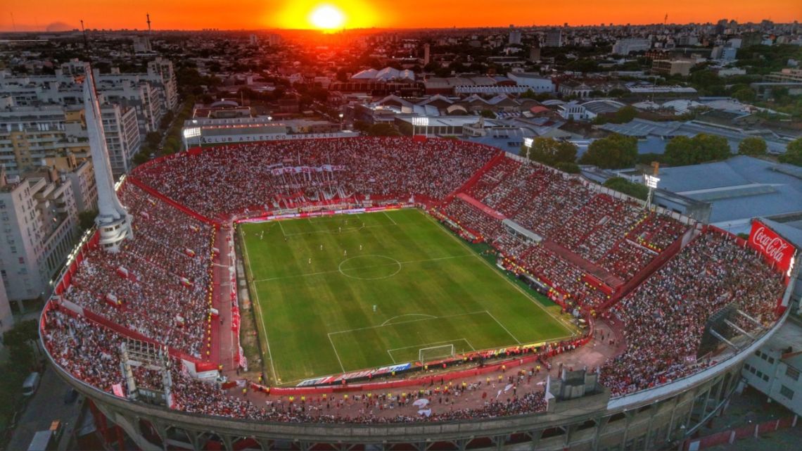 Huracán jugará sin público por el derrumbe en Parque Patricios