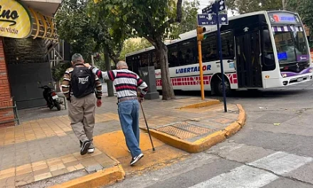 Extienden la validez de pases de colectivo vencidos para personas con discapacidad