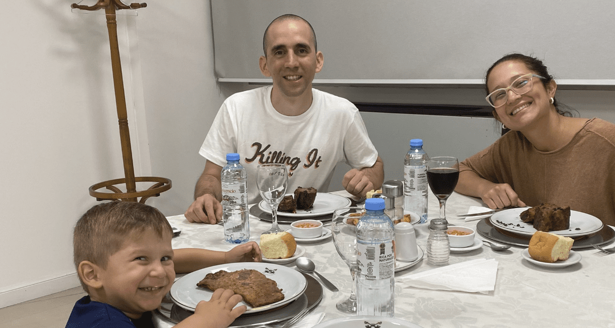 La primera cena de Nahuel gallo con su familia tras regresar al país: ¿Qué comida pidió?
