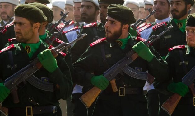 Irán nombró a un nuevo jefe de la Armada de la Guardia Revolucionaria en medio de la tensión por el estrecho de Ormuz