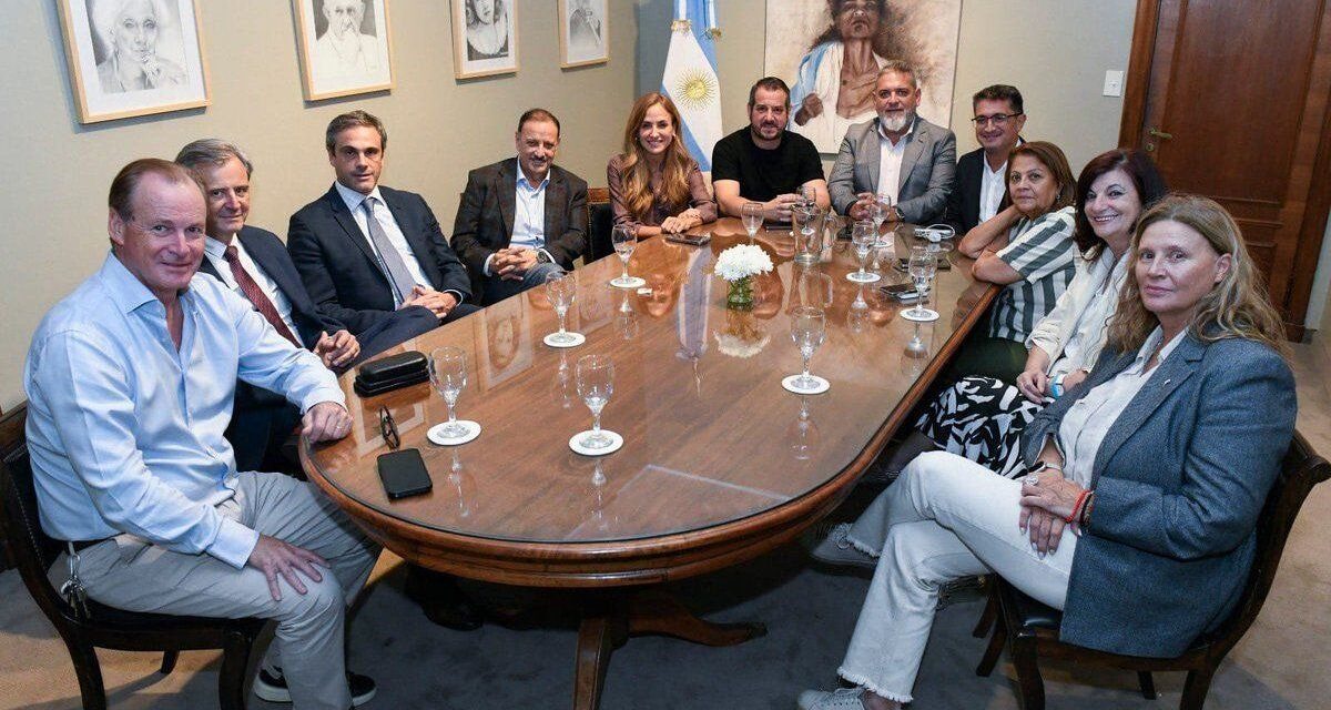 El peronismo activa reuniones y busca articular una alternativa frente al Gobierno