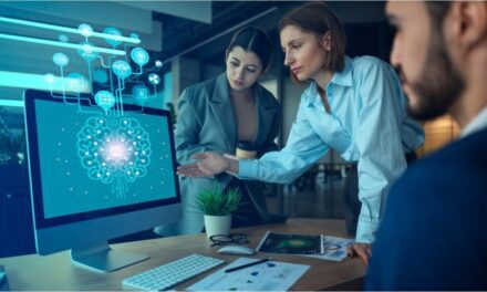 La inteligencia artificial crea más empleos que despidos y surgen roles que antes no existían